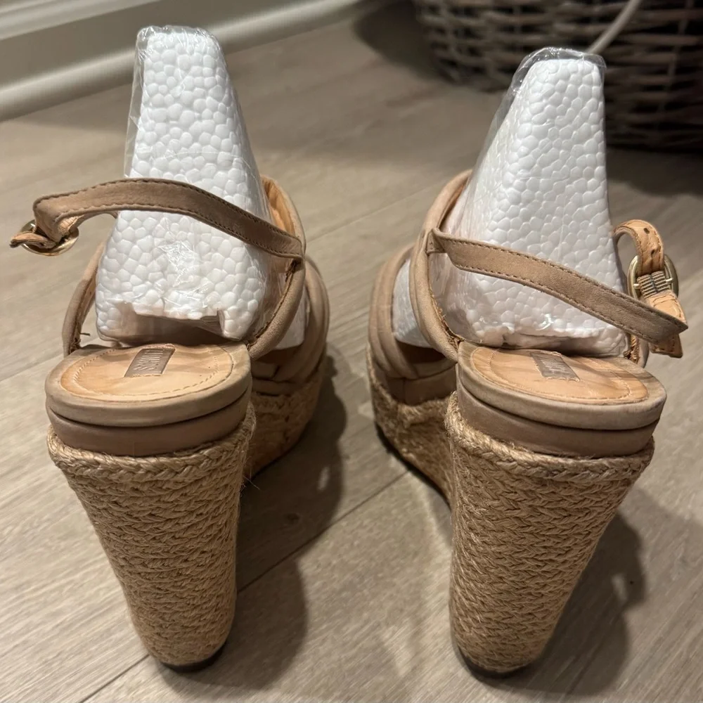 Elegant Tan‎ Wedge Sandals
